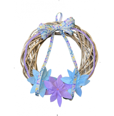 Μαγιάτικο στεφάνι χειροποίητο ξύλινο μπαμπού με υφασμάτινα λουλούδια